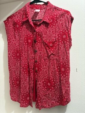 No Boundaries Red Bandana Print Shirt